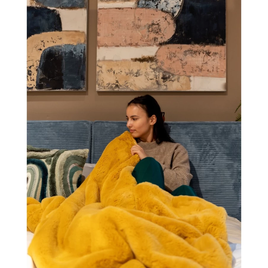"KARE Design Yellow Soft Throw Blanket 140x200 cm - Cozy Luxe Bedspread"